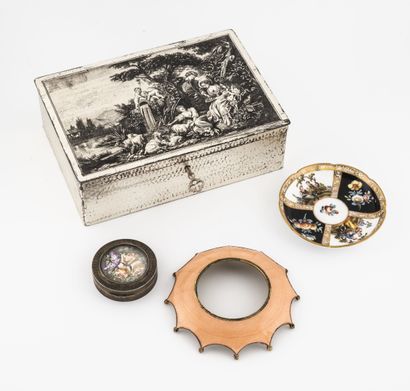 Four display cases :

- Small circular silver...