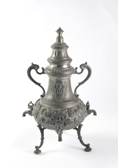 PELTRO, XXème siècle
Pewter hot water fountain...