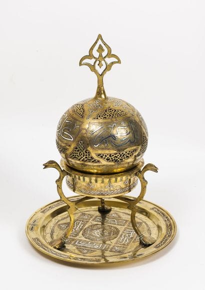 TURQUIE, XXème siècle
Tripod perfume burner...