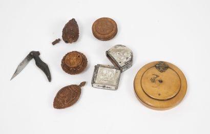 Petit lot d'objets de vitrine du XIXème siècle...