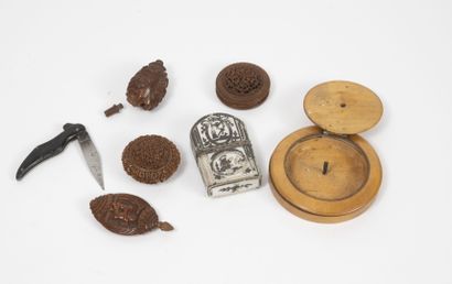 Petit lot d'objets de vitrine du XIXème siècle...