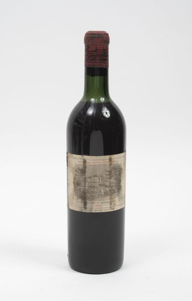 Château Lafite Rothschild
1 bouteille, 1957.

Niveau...