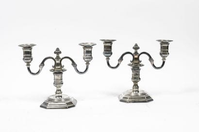 Lot de métal argenté : 
- A pair of table...