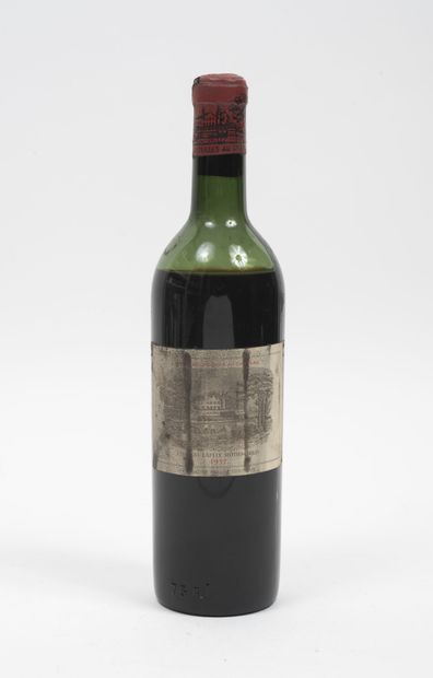 Château Lafite Rothschild
1 bouteille, 1957.

Niveau...