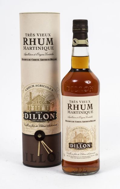 DILLON
Une bouteille. 

Très vieux Rhum de...