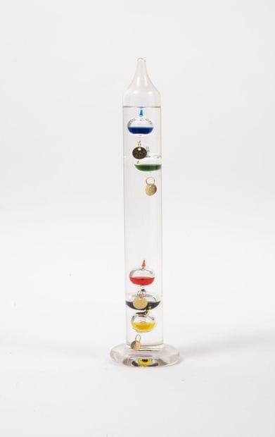 Thermomètre de Galilée à tube en verre incolore...