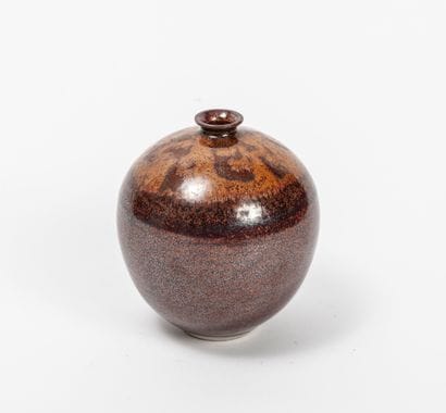 Ball vase with small neck

Stoneware glazed...