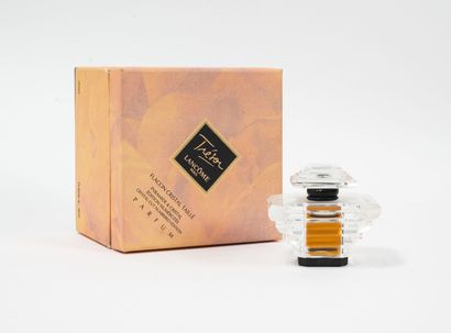 Lancôme
Treasure. 

Pyramid & Crystal
