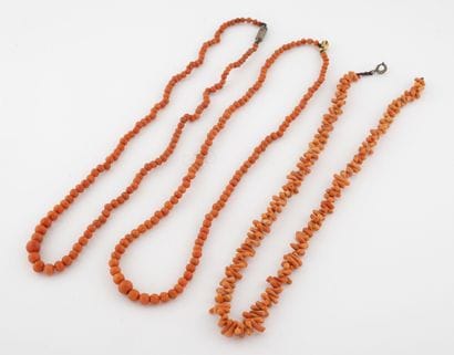 Three small necklaces of faceted pearls or...
