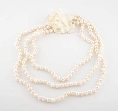 Large necklace with three rows of white freshwater...