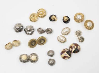 CHANEL
Pair of clip-on earrings.

Signed.

Made...