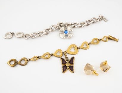 Yves Saint LAURENT
Lot of costume jewelry...