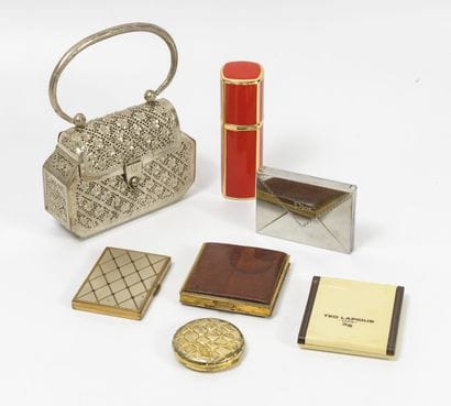 
Lot including :



- Three metal powder...