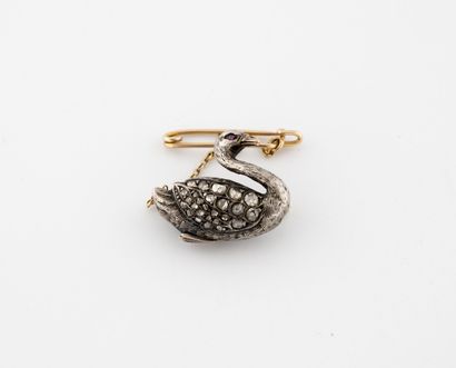 Swan brooch in yellow gold (750) and silver...
