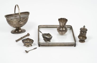Lot of silver objects (950) : 

- pair of...