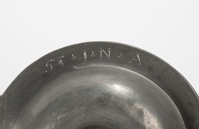 France, XVIIIème siècle
Pewter circular saignée...