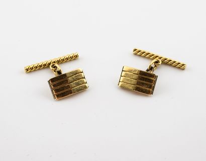 Yellow gold (750) cufflinks with grooved...