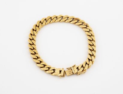 Yellow gold (750) bracelet with flat curb...