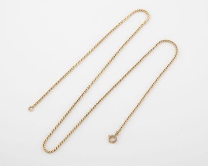 Yellow gold (750) necklace with twisted link....