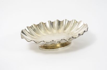 Silver centerpiece (800) of shell shape,...