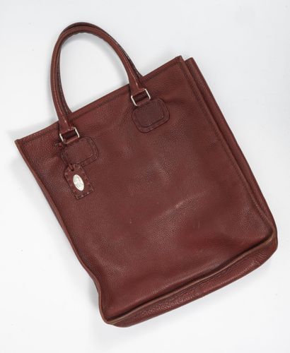 FENDI, gamme Selleria

Tote bag in dark red...