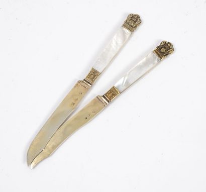 
Two fruit knives, with gilt silver blades...