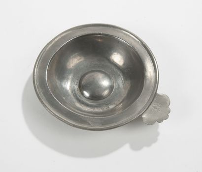 France, XVIIIème siècle
Pewter circular saignée...