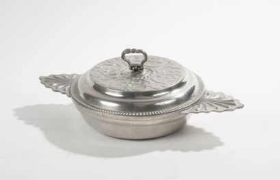 France, XVIIIème siècle
Pewter circular saignée...