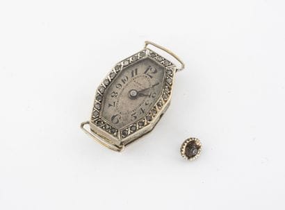 Hexagonal ladies' wristwatch case, highlighted...