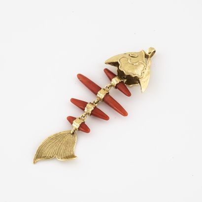 Yellow gold (750) pendant showing a fish,...