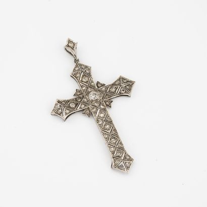 Pendentif croix en platine (850) orné de...