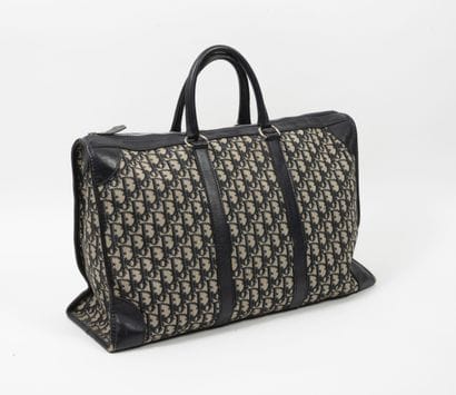DIOR
Sac de voyage en toile monogrammé et...