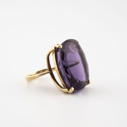 Bague en or jaune (750) ornée d'une importante...