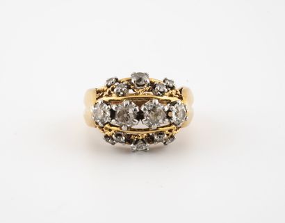 Bague en or jaune (750) ornée de diamants...