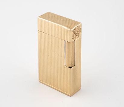DUPONT Paris

Briquet en or jaune (750) rainuré....