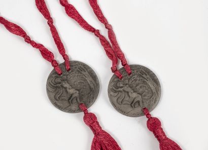 RENÉ LALIQUE/FIORET PARIS

Deux pendentifs...