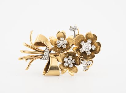 Yellow gold (750) and platinum (850) flower...