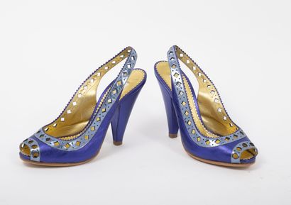 PRADA
Paire d'escarpins en cuir irisé violet...