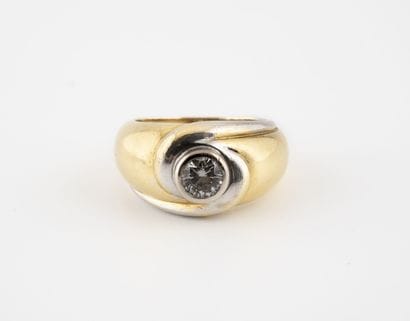 Bague jonc en ors jaune et gris (750) centrée...