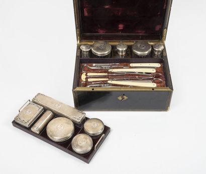 AUCOC AINE
Coffret nécessaire de toilette...