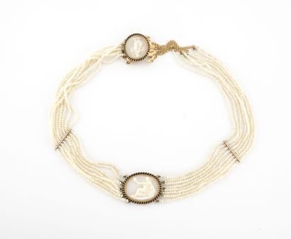 Collier à 8 rangs de petites perles de culture...