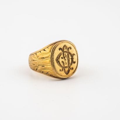 Chevalière in yellow gold (750) with the...