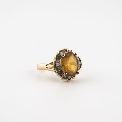Bague en or jaune (750) centrée d'une citrine,...