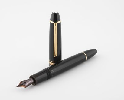 MONTBLANC, MEISTERSTUCK
Stylo plume en résine...