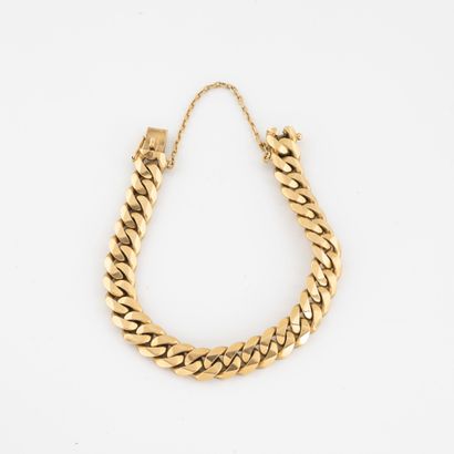Bracelet in yellow gold (750) with flat mesh....