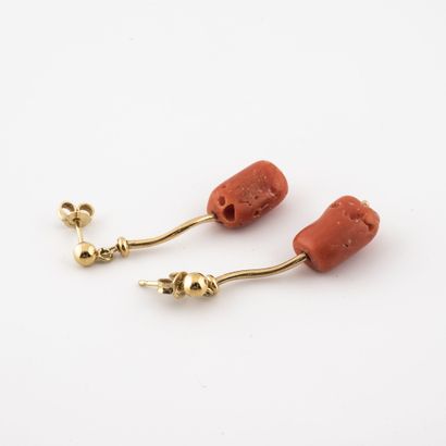 Paire de boucles d'oreilles en or jaune (750)...