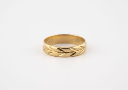 Wedding ring in yellow gold (750). 

Weight...