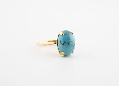 Bague en or jaune (750) ornée d'une pierre...