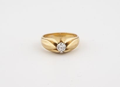 Bague chevalière en or jaune (750) ornée...
