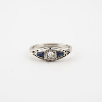 Fine bague en or gris (750) ornée d'un diamant...